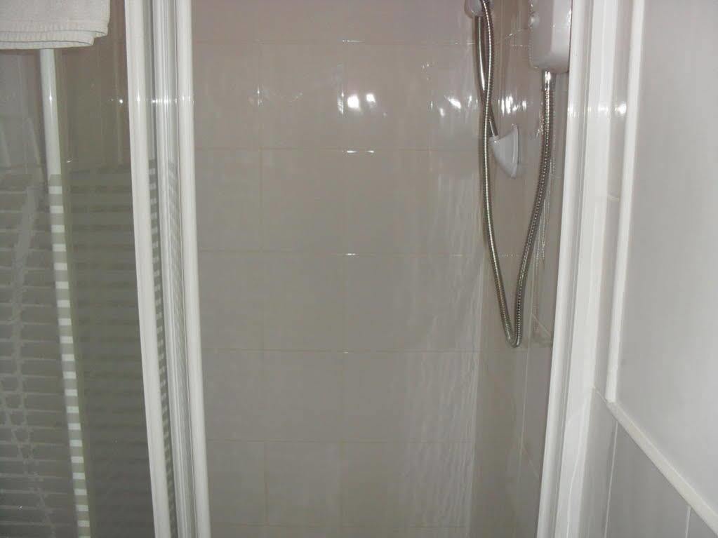 Causeway Bay Guesthouse Portrush Ngoại thất bức ảnh